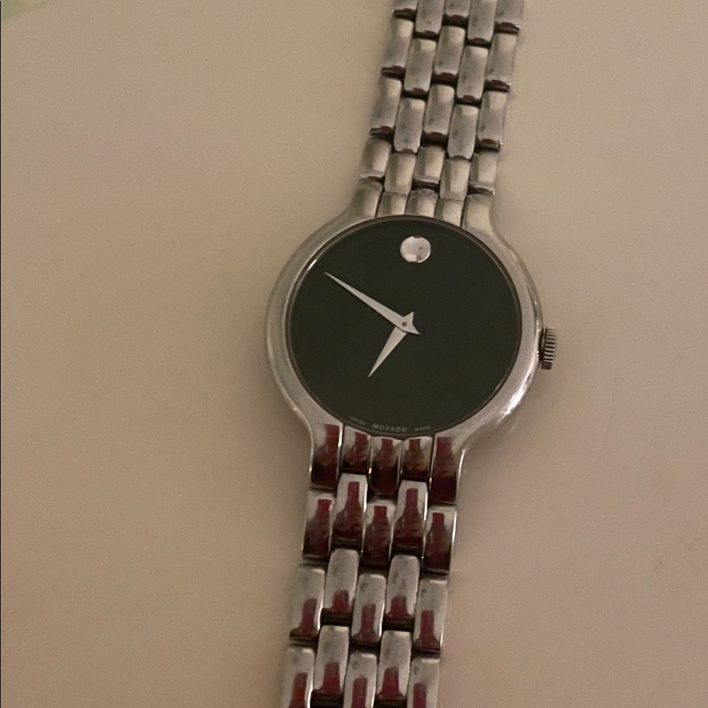 wore only a few times/needs a new battery that’s why I’m selling at the price.